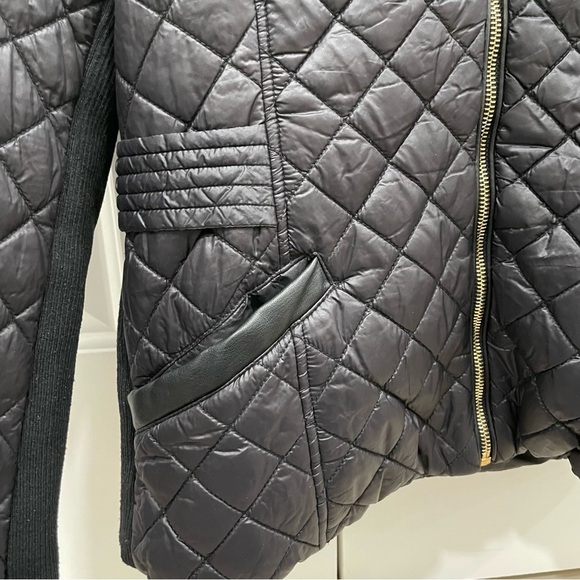 Marc New York. Andrew Marc. Women’s Coat Size Medium. Black with Gold. Quilted. - Picture 3 of 11